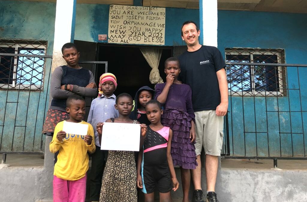 Wie Robert das Leben im Waisenhaus von Buea verbessert
